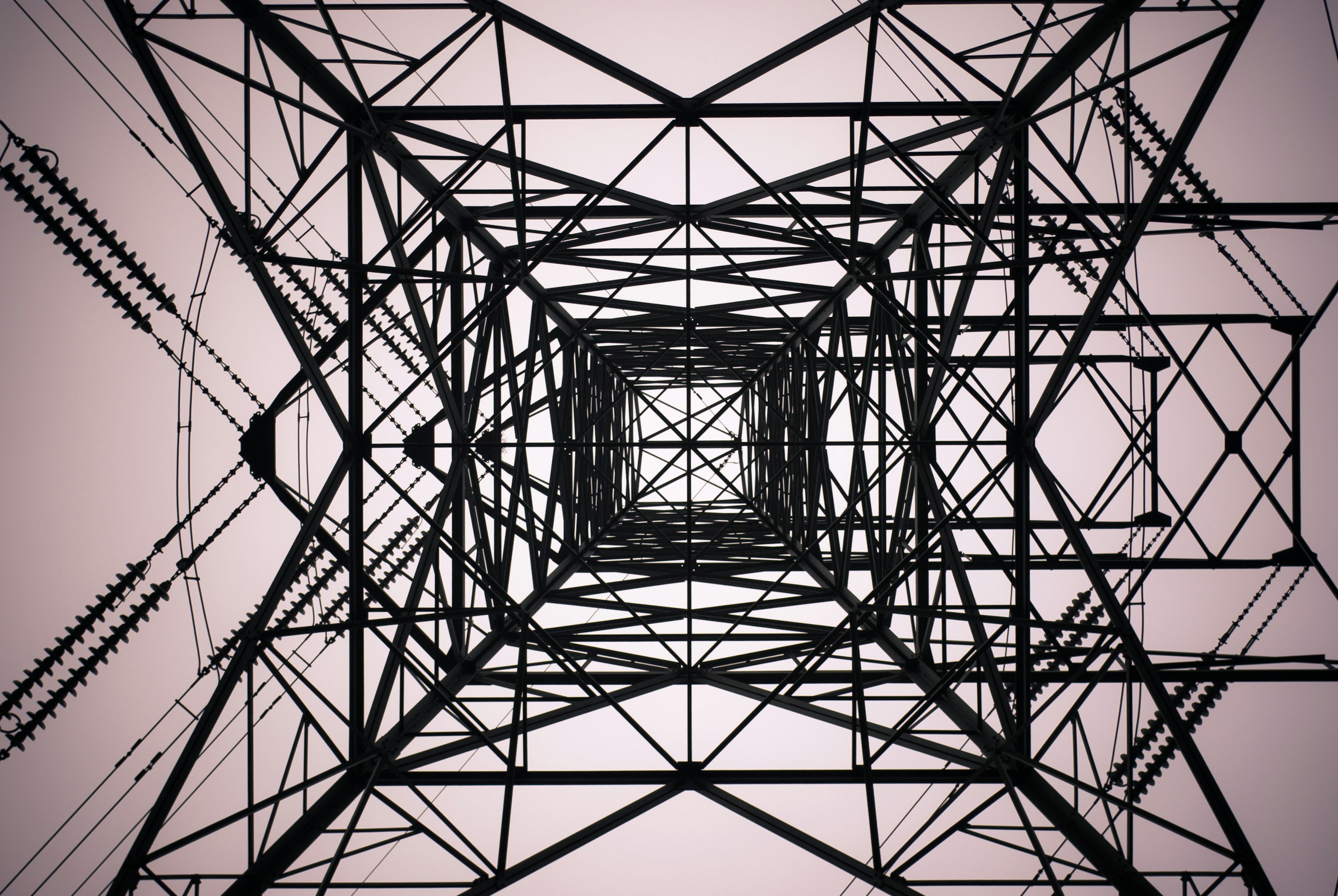 torre eléctrica negra
torre eléctrica negra